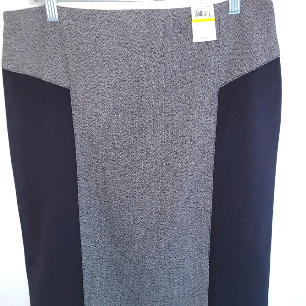 VAN HEUSEN LADIES SKIRT